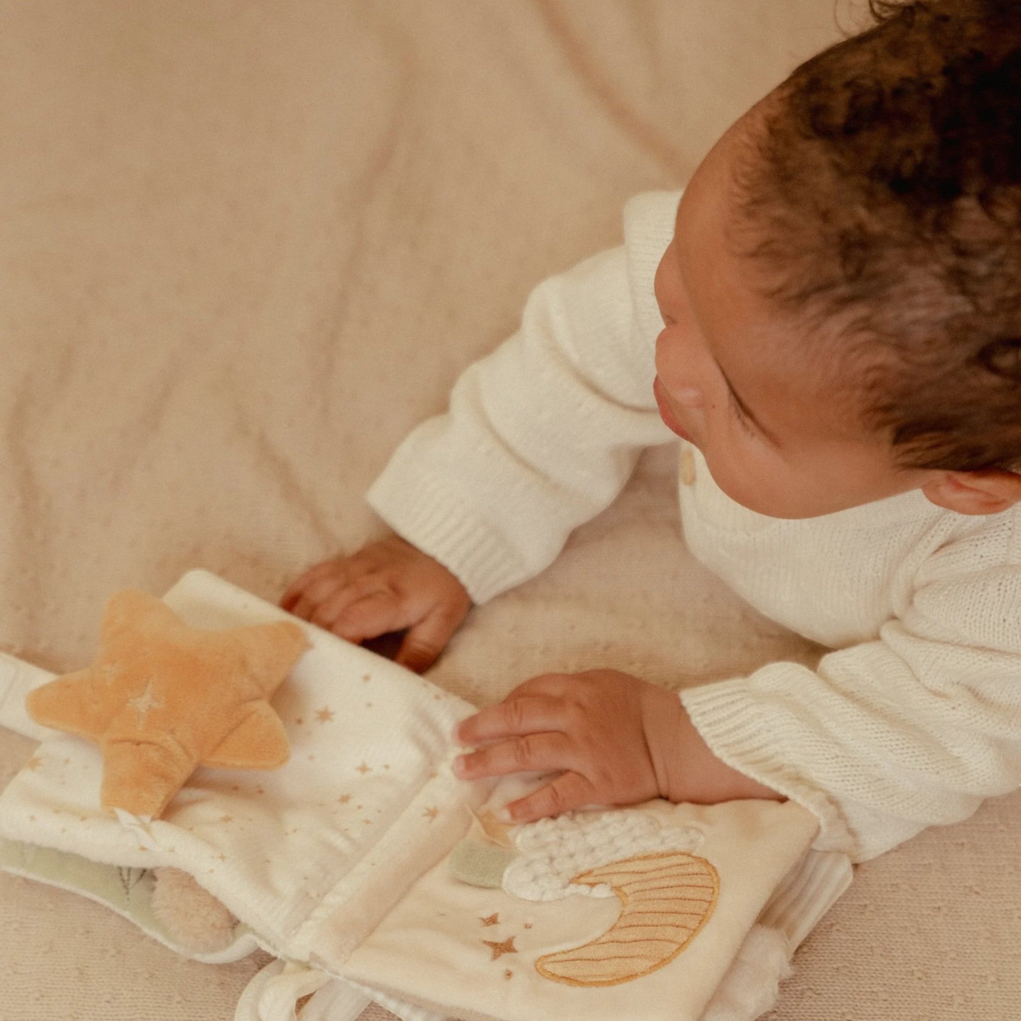 little-dutch-yfasmatino-vivliaraki-drastiriotiton-mikro-newborn-naturals-grs_1_littlebox.gr