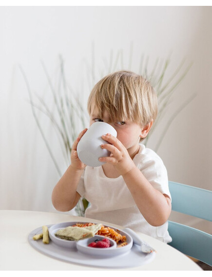 pol_pl_EZPZ-Silikonowy-kubeczek-Mini-Cup-120-ml-pastelowa-szarosc-6197_6_s2j5-jo_trrw-as_34c6-25