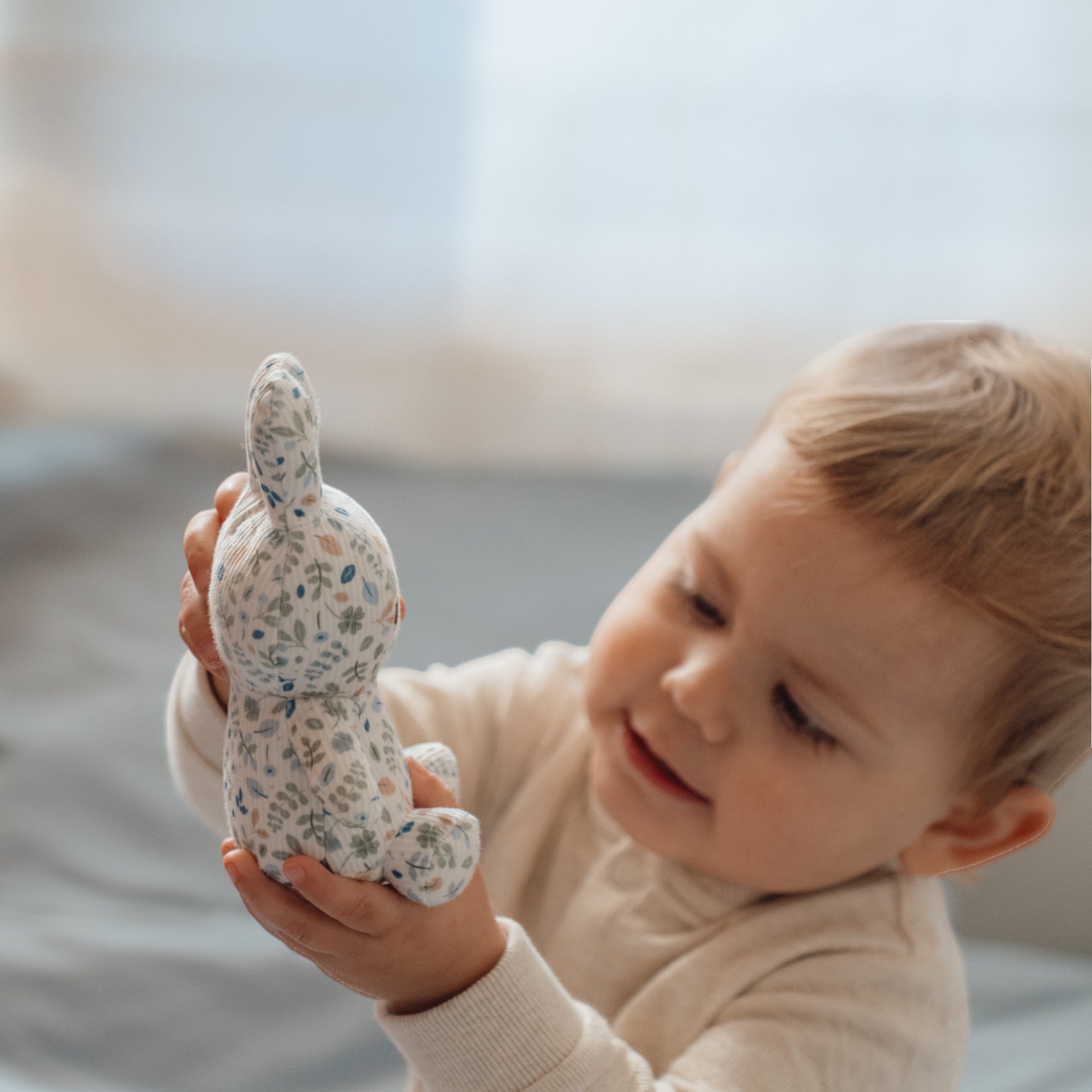 Little-Dutch-yfasmatino-kouklaki-Miffy-Lucky-Leaves-all-over-15ek- GRS-littlebox.gr1