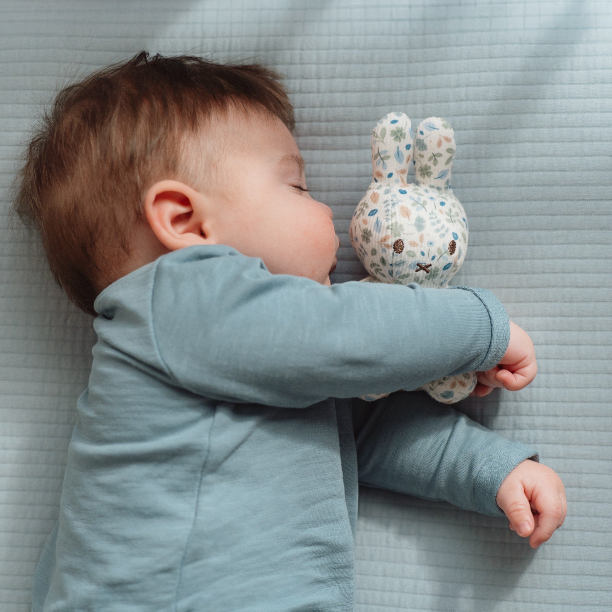 Little Dutch Υφασμάτινο κουκλάκι Miffy Lucky Leaves all over 15εκ. GRS - Image 3